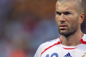 开云体育APP下载-史上最年轻“夺冠枪手”：新一代足球精英，迄今为止最年轻的足球先生是谁