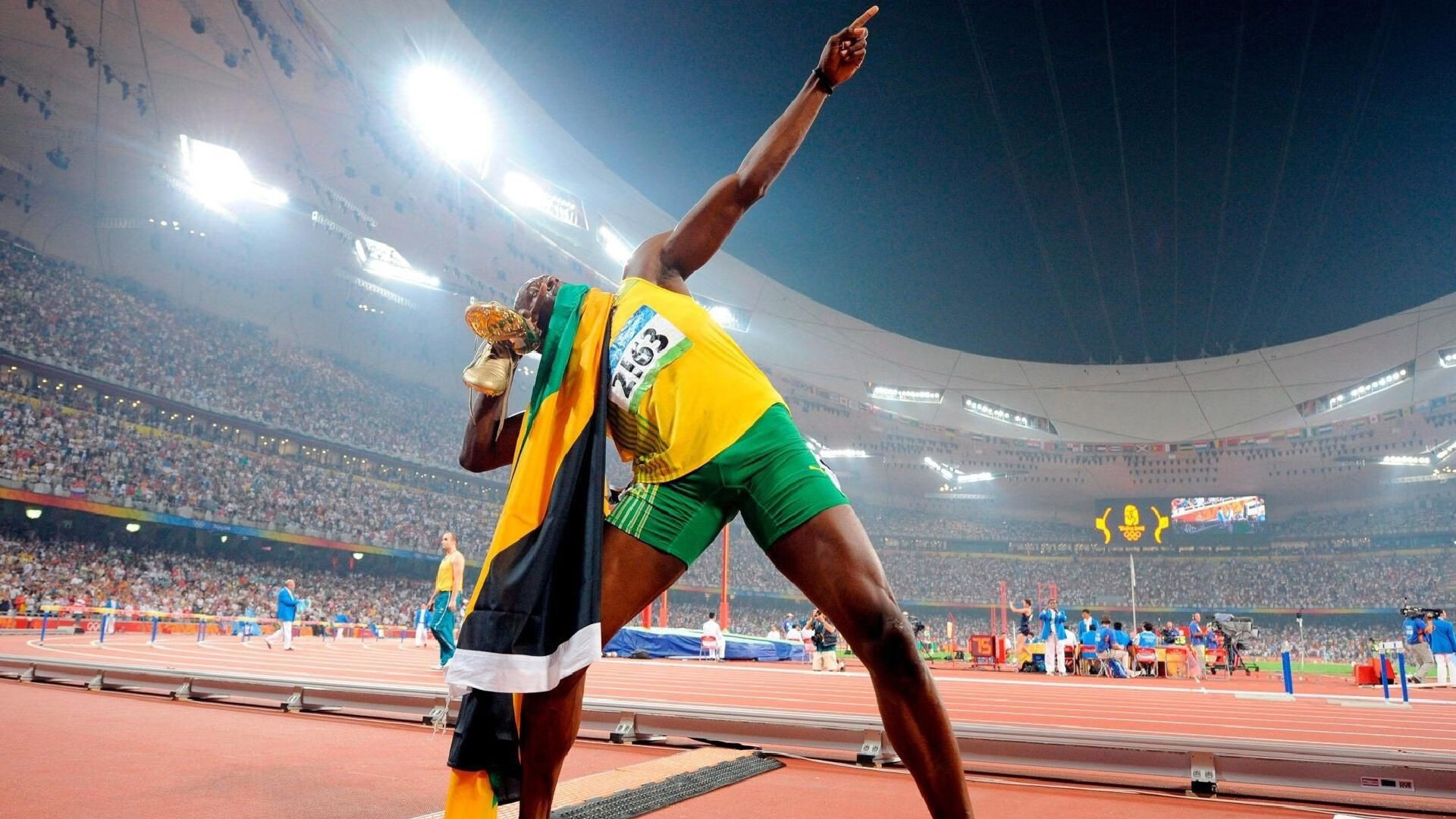 “激情无限:每一圈都燃烧的赛车热血”,激情燃烧岁月简谱