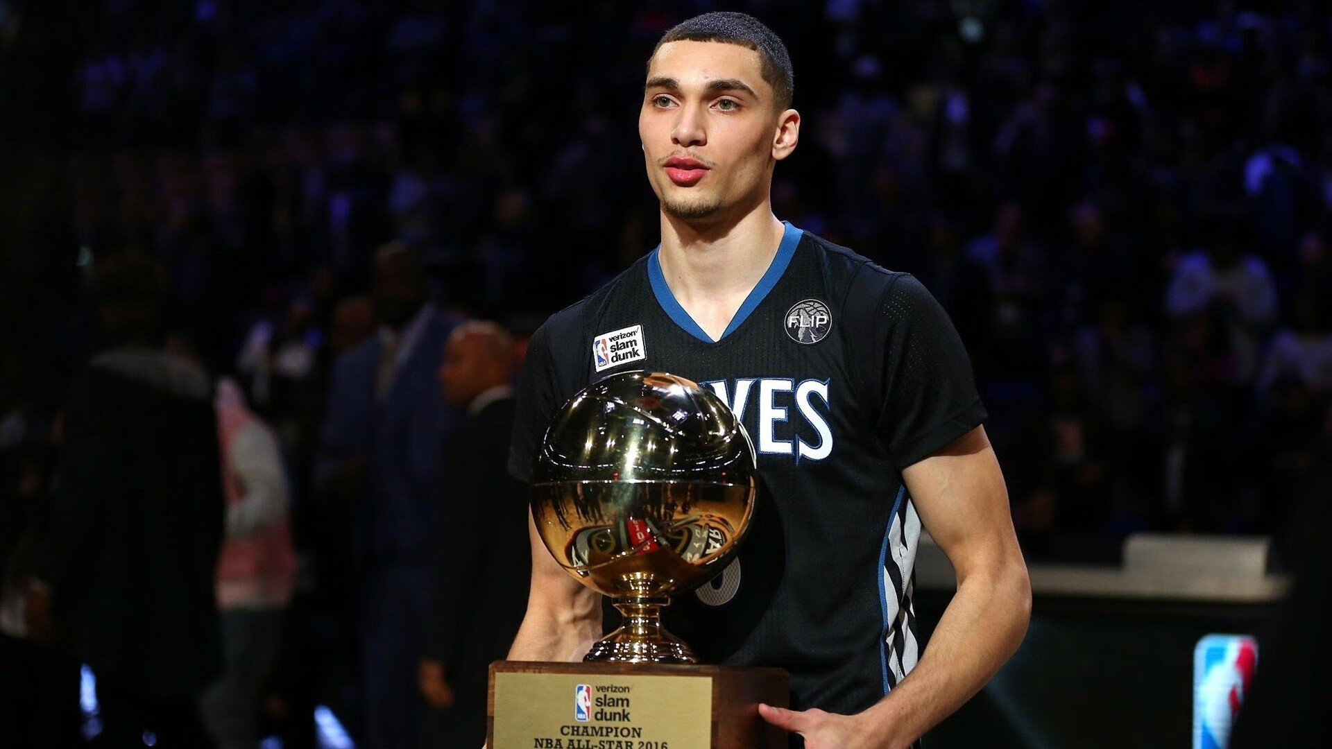 《精彩的战术布局:专家拆解经典比赛》